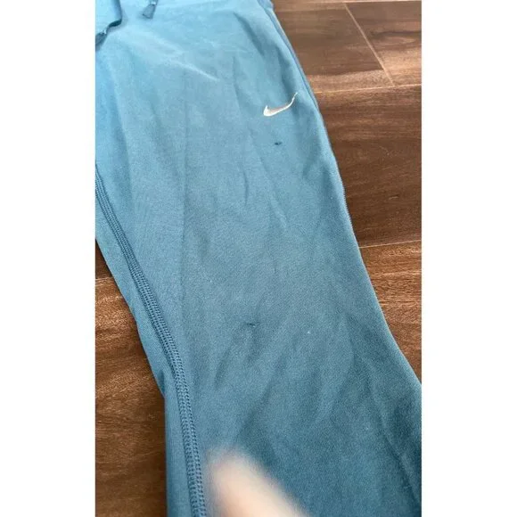 Nike Crop Legging - Picture 2 of 3